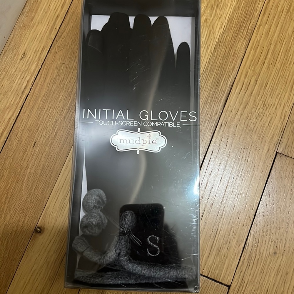 Brand New ‘S’ Initial Women’s Gloves